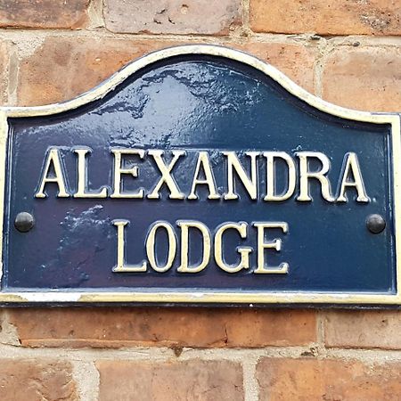 Alexandra Lodge Guest House Честър Екстериор снимка