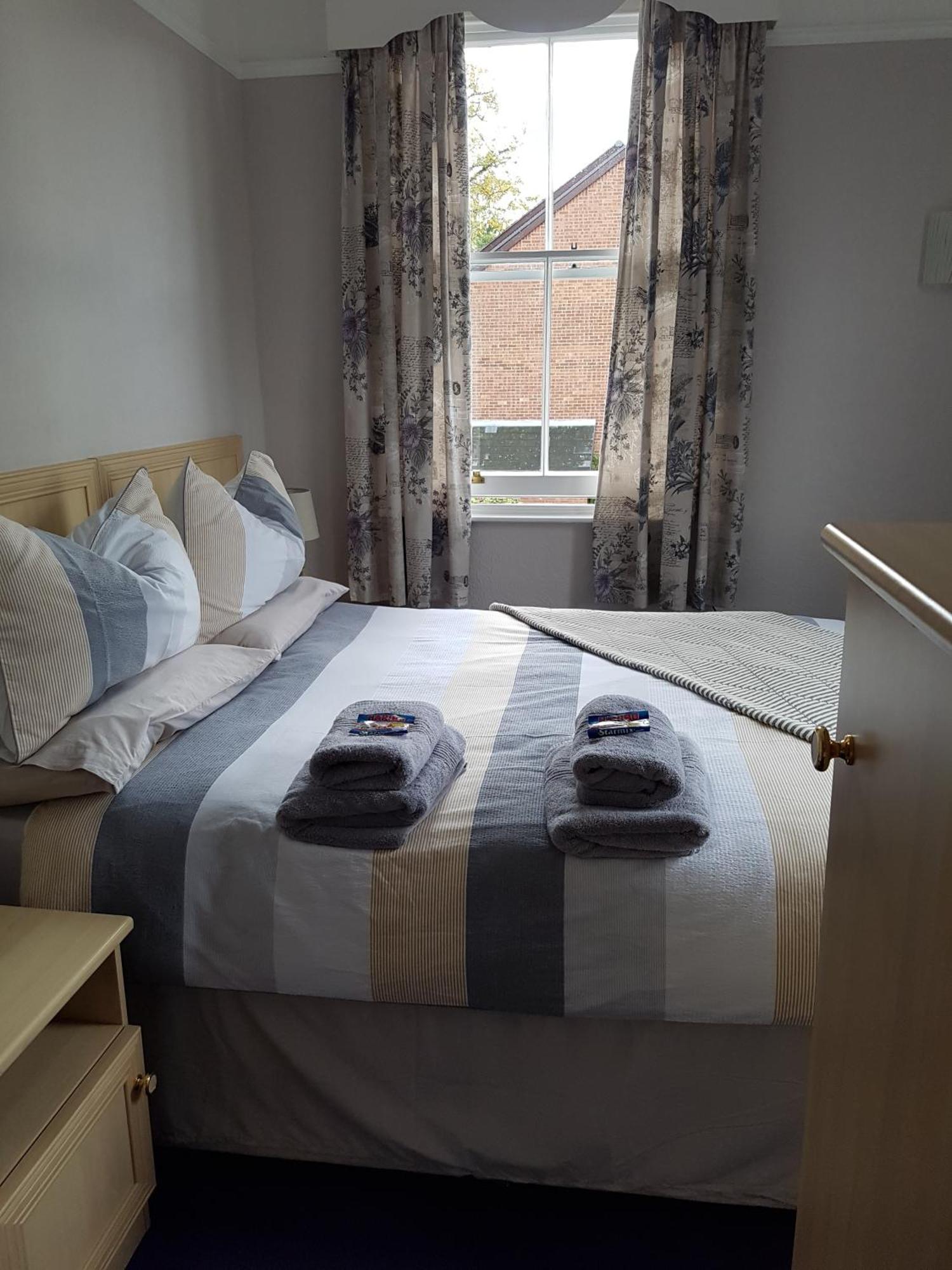 Alexandra Lodge Guest House Честър Екстериор снимка