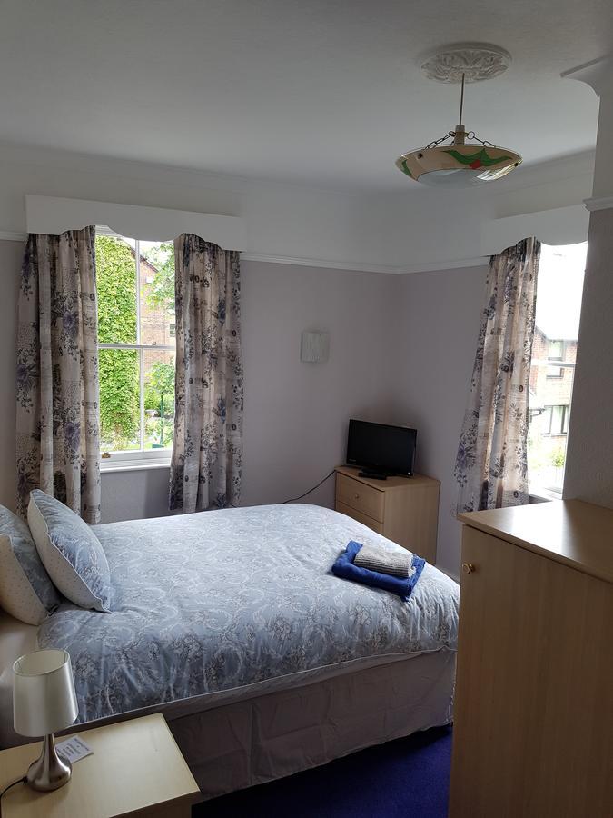 Alexandra Lodge Guest House Честър Екстериор снимка