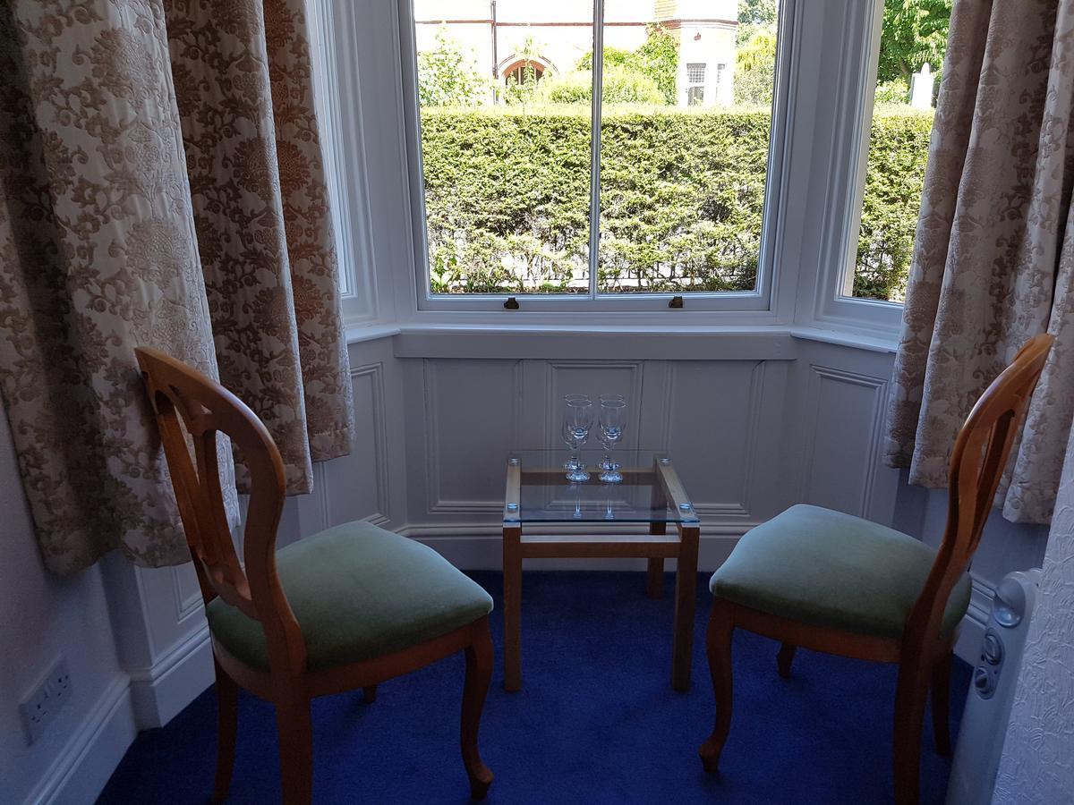 Alexandra Lodge Guest House Честър Екстериор снимка
