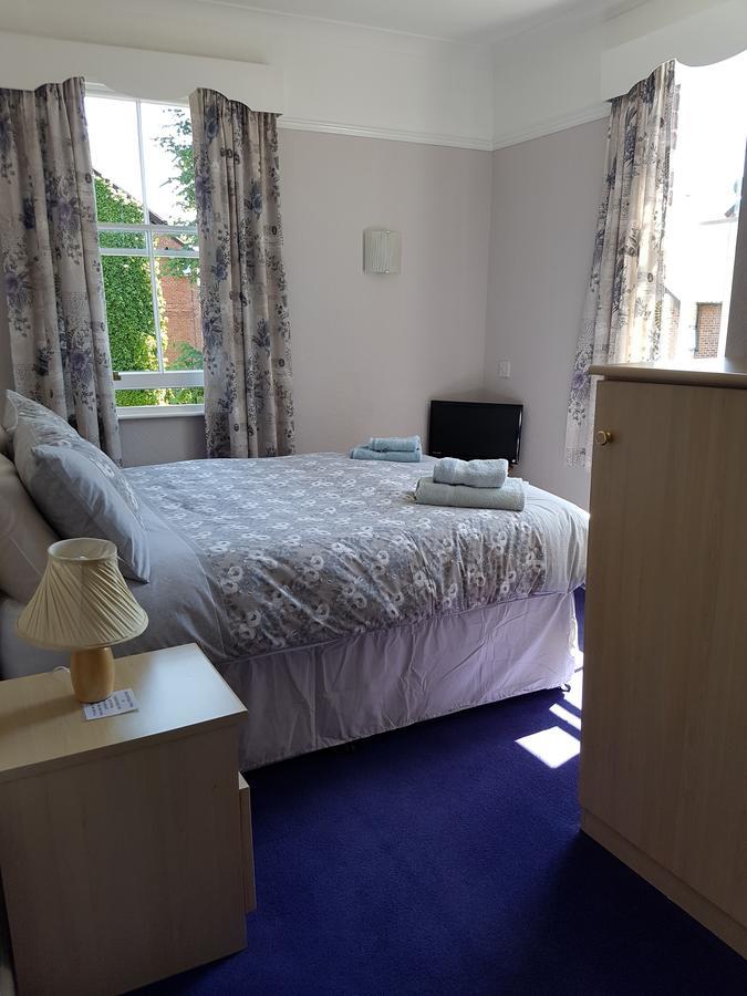 Alexandra Lodge Guest House Честър Екстериор снимка