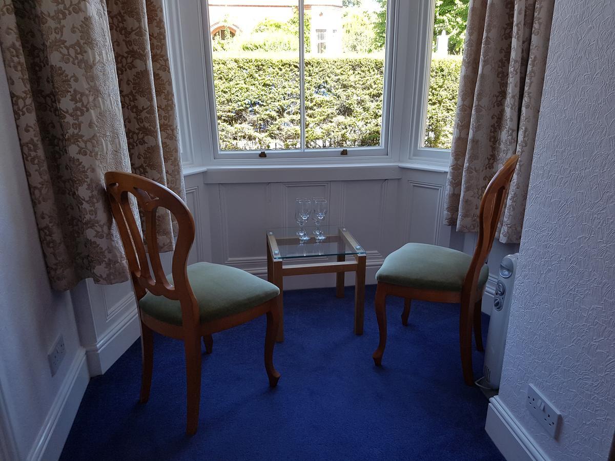 Alexandra Lodge Guest House Честър Екстериор снимка